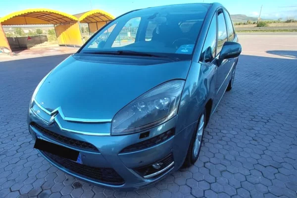 Cars for sale in Tirana - 2,900 Euro