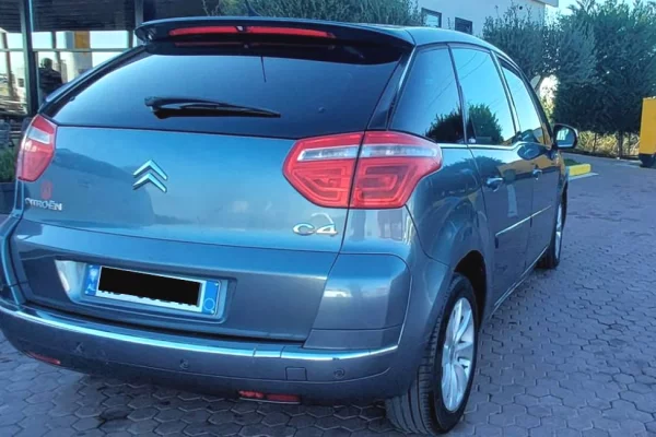 Cars for sale in Tirana - 2,900 Euro