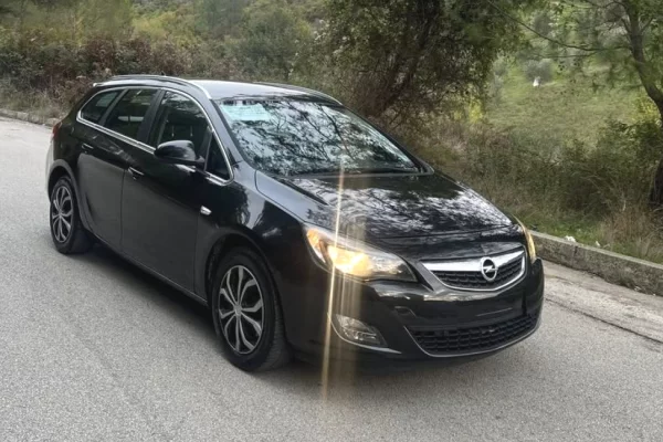 Cars for sale in Tirana - 4,800 Euro