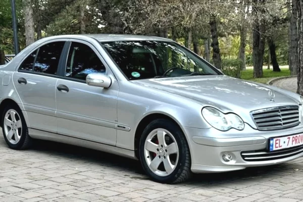 Makina ne shitje  ne Tirane - 4,000 Euro