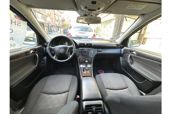 Makina ne shitje  ne Tirane - 4,000 Euro