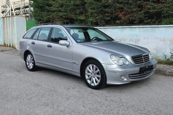 Auto in Vendita  a Tirana - 3,700 Euro