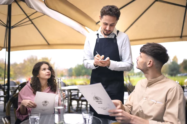 Njoftime Pune Kamarier/e Restoranti, Banakiere, Sanitare