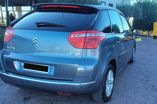 Auto in Vendita  a Tirana - 2,800 Euro