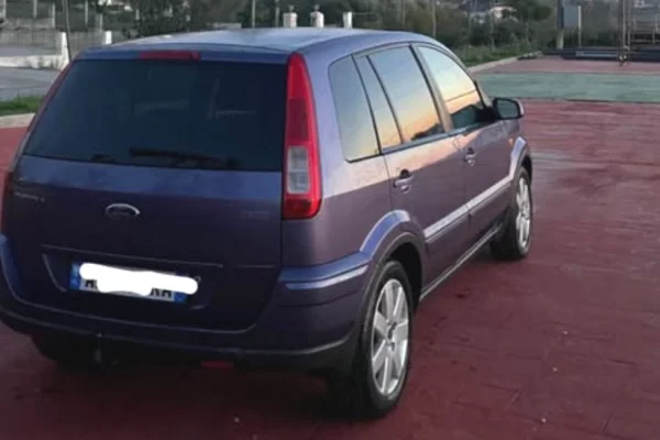 Cars for sale in Durres - 2,200 Euro