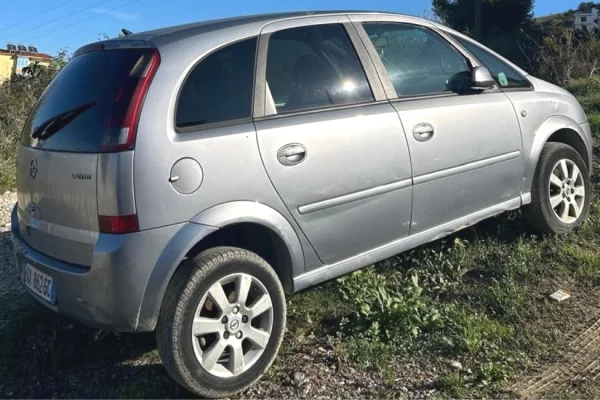 Auto in Vendita  a Tirana - 50,000 Leke