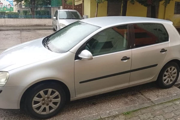 Makina ne shitje ne Fier - 2,800 Euro