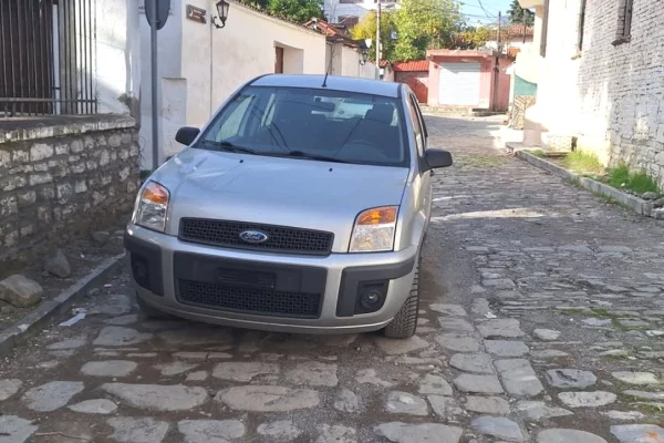 Makina ne shitje ne Elbasan - 4,500 Euro