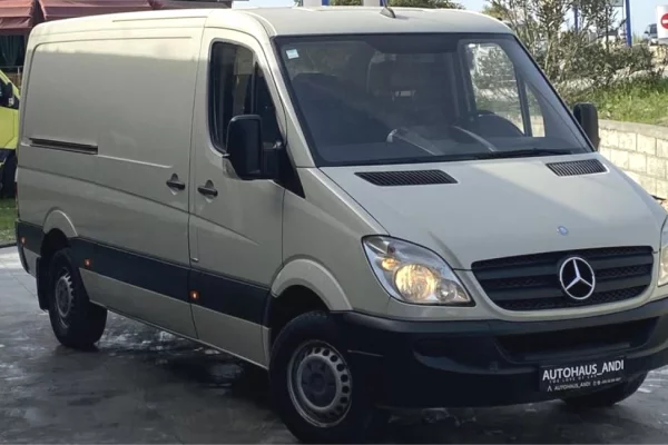 Makina ne shitje ne Berat - 8,500 Euro