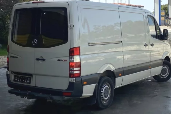 Makina ne shitje ne Berat - 8,500 Euro
