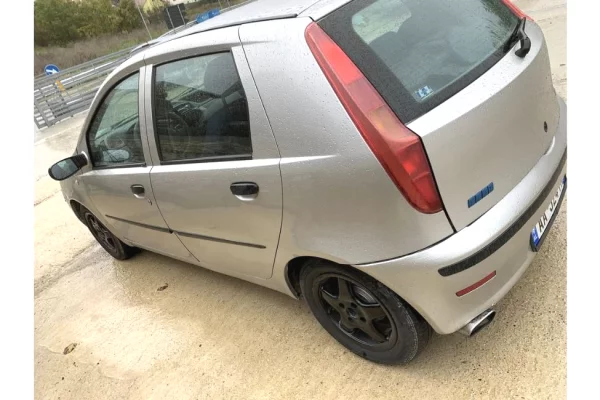 Makina ne shitje ne Tirane - 1,850 Euro