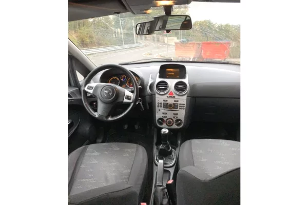 Makina ne shitje ne Tirane - 3,300 Euro