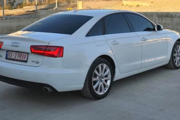 Makina ne shitje ne Tirane - 9,800 Euro