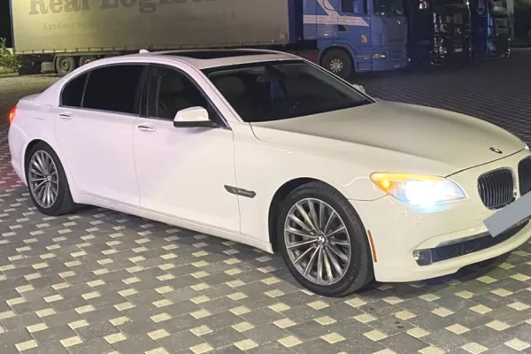 Makina ne shitje ne Tirane - 8,300 Euro