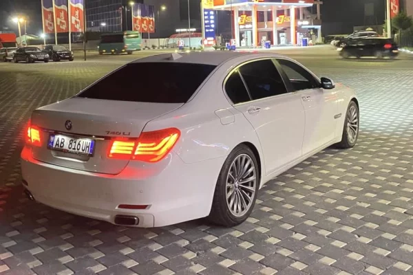 Makina ne shitje ne Tirane - 8,300 Euro