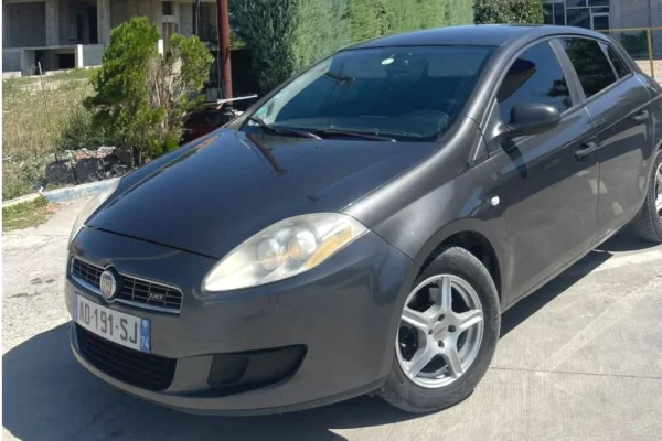 Auto in Vendita  a Tirana - 2,500 Euro