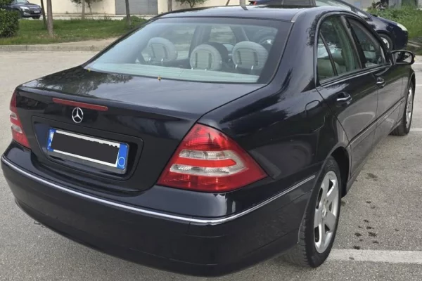 Cars for sale in Tirana - 4,000 Euro