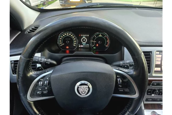 Makina ne shitje  ne Tirane - 6,300 Euro