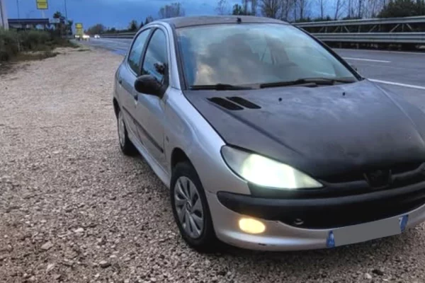 Makina ne shitje  ne Tirane - 1,000 Euro