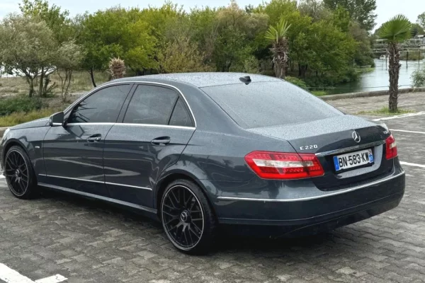 Auto in Vendita  a Tirana - 9,500 Euro