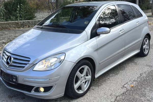 Auto in Vendita  a Tirana - 3,700 Euro