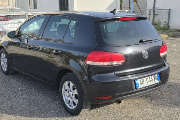 Makina ne shitje ne Tirane - 6,200 Euro