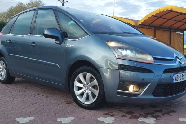 Auto in Vendita  a Tirana - 2,900 Euro