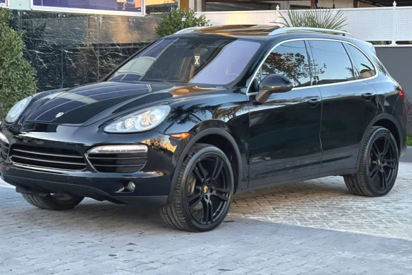 Auto in Vendita  a Tirana - 13,800 Euro