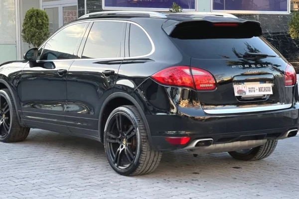 Auto in Vendita  a Tirana - 13,800 Euro