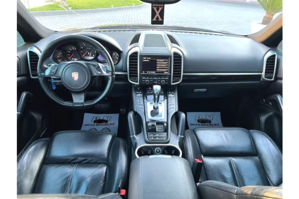 Auto in Vendita  a Tirana - 13,800 Euro