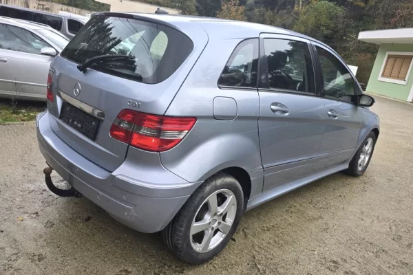 Auto in Vendita a Tirana - 2,500 Euro