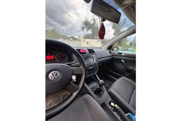 Makina ne shitje ne Tirane - 3,500 Euro