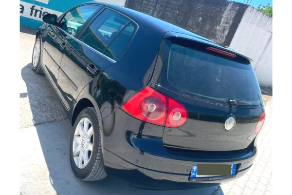 Makina ne shitje ne Tirane - 3,200 Euro