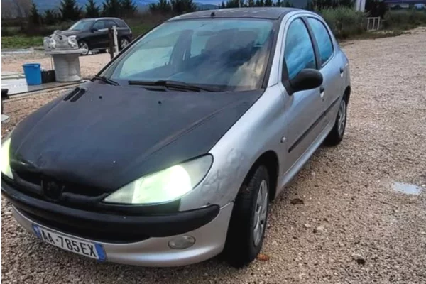 Auto in Vendita a Tirana - 1,000 Euro