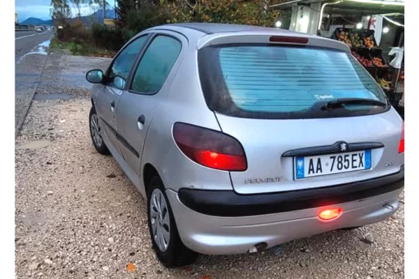 Auto in Vendita a Tirana - 1,000 Euro