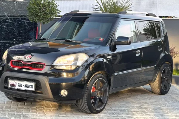 Makina ne shitje ne Fier - 2,800 Euro