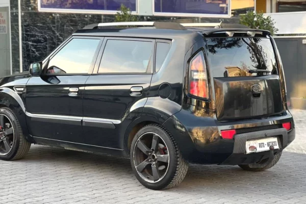 Makina ne shitje ne Fier - 2,800 Euro