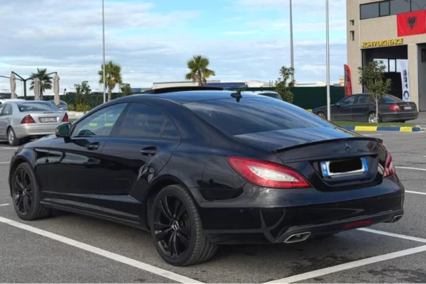 Makina ne shitje  ne Tirane - 22,000 Euro