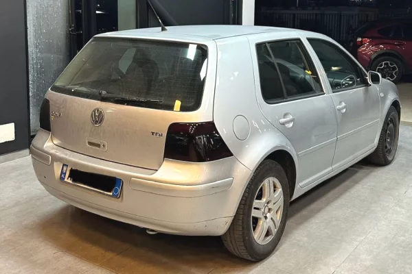 Makina ne shitje ne Tirane - 1,700 Euro