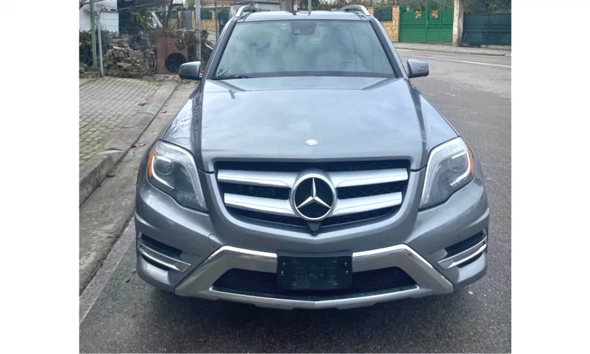 Makina ne shitje ne Tirane, Mercedes-Benz, 2011 Diesel,Kambio Automatik Pagesa 12,500  Euro.