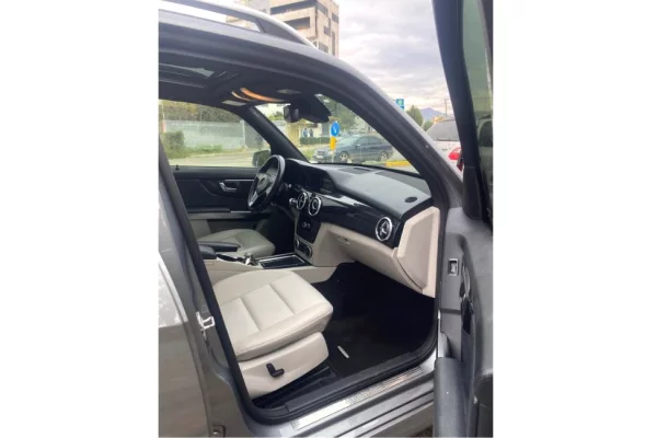 Makina ne shitje ne Tirane - 12,500 Euro