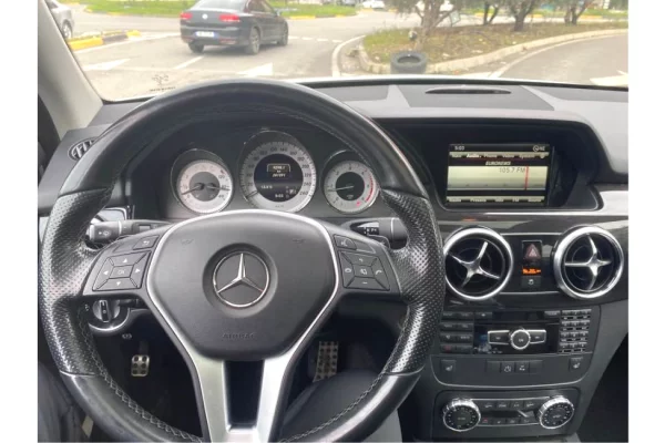 Makina ne shitje  ne Tirane - 13,500 Euro