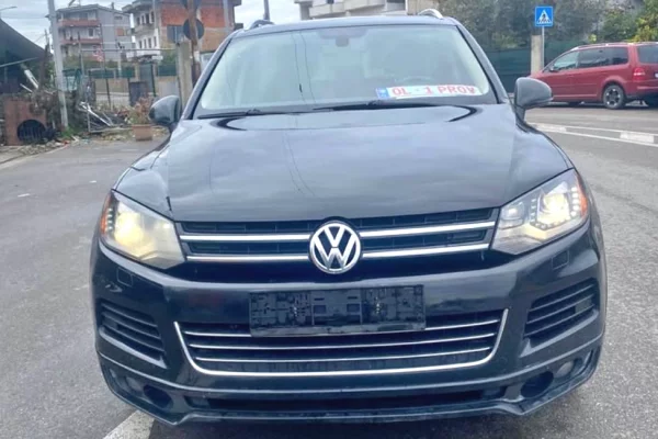 Makina ne shitje  ne Tirane - 13,500 Euro