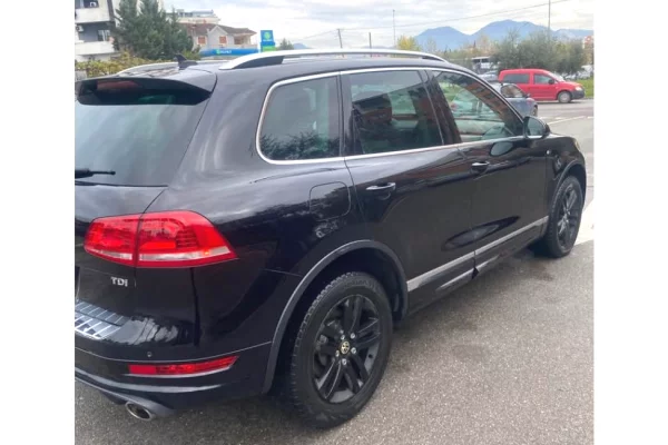 Makina ne shitje  ne Tirane - 13,500 Euro