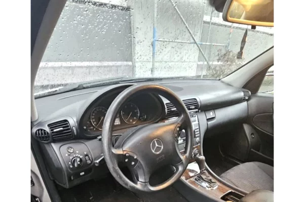 Makina ne shitje  ne Tirane - 4,200 Euro