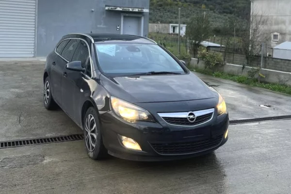 Auto in Vendita a Tirana - 4,890 Euro