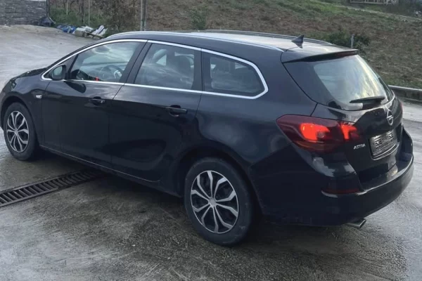 Auto in Vendita a Tirana - 4,890 Euro