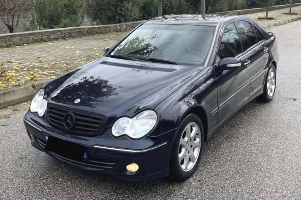 Auto in Vendita a Fier - 4,500 Euro