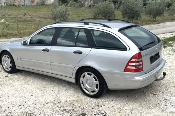 Auto in Vendita a Tirana - 2,900 Euro