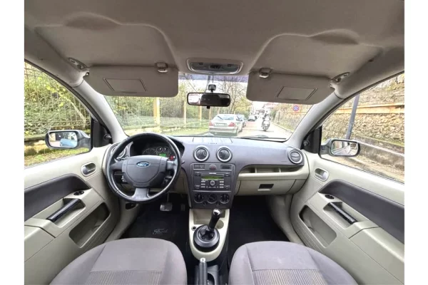 Auto in Vendita a Tirana - 2,950 Euro